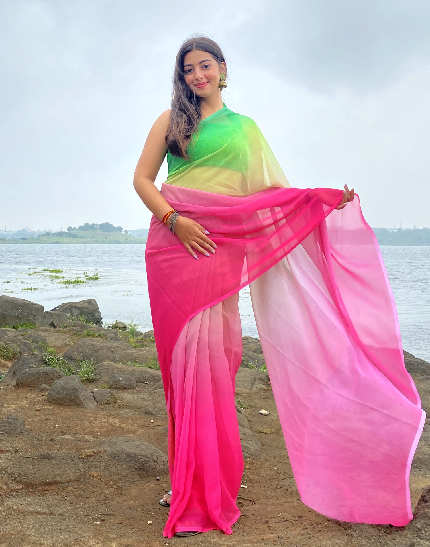 With Ranveer Singh For Rocky Aur Rani Kii Prem Kahaani Movie Promotions, Alia  Bhatt Looks Like A Breath Of Fresh Air In A Striking Pink And Green Saree  In Vadodara, Gujrat