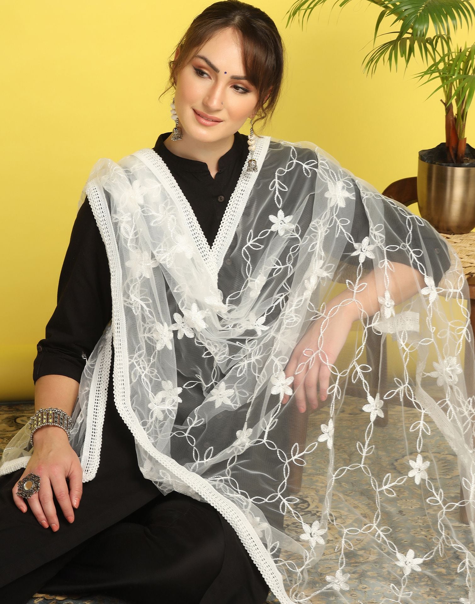 Dupatta white outlet colour