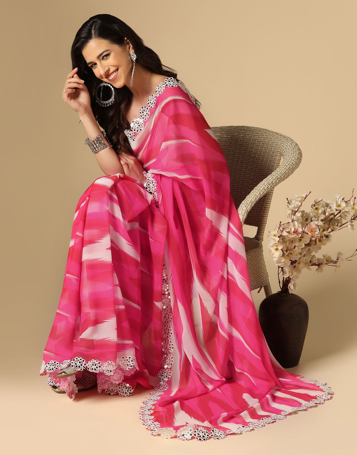 Pink Geometric Printed Georgette Saree | Leemboodi