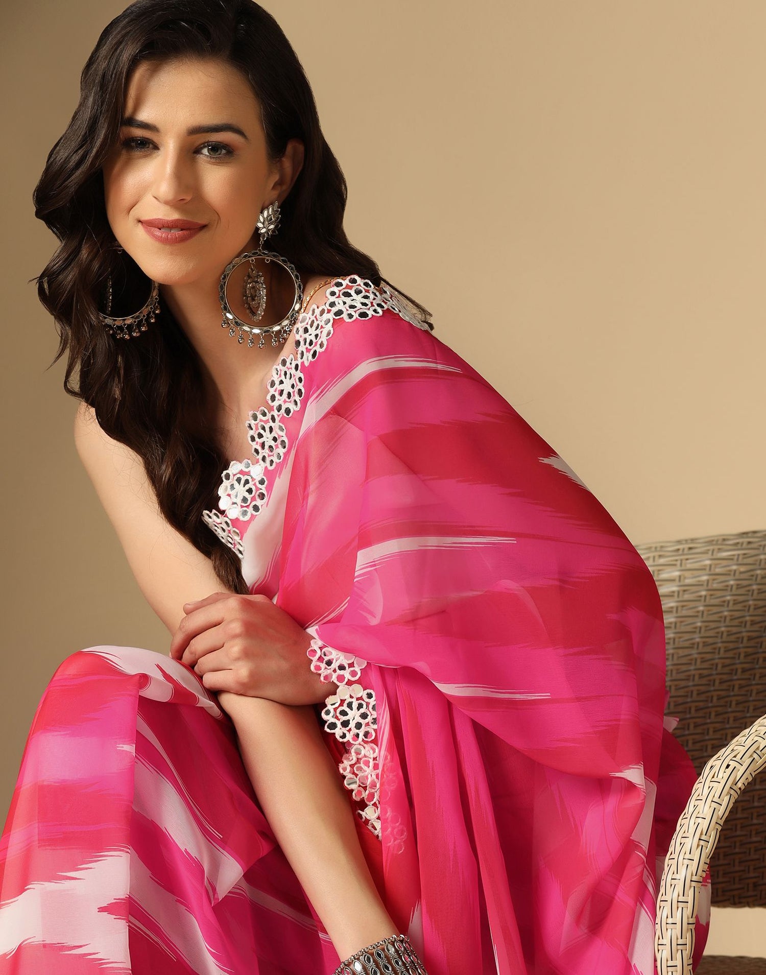 Pink Geometric Printed Georgette Saree | Leemboodi