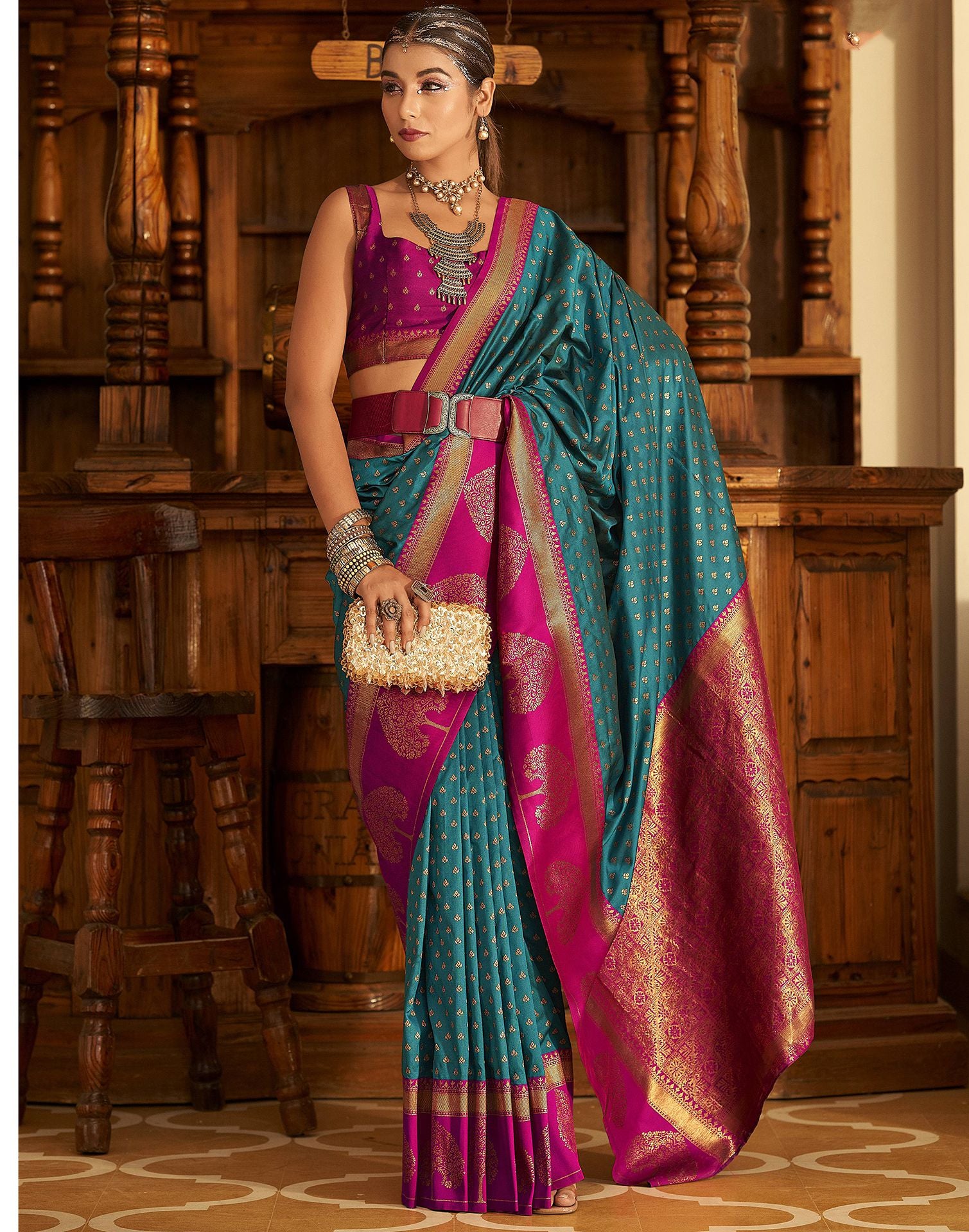 Buy valley green Banarasi saree online at KARAGIRI | Flat 70% OFF – Karagiri