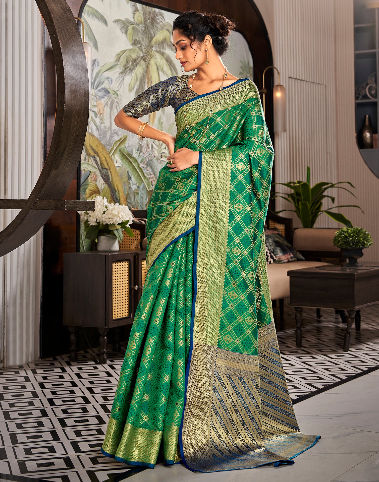 Buy Dark Green Chinnon Bandhani Saree Online – Vasansi Jaipur