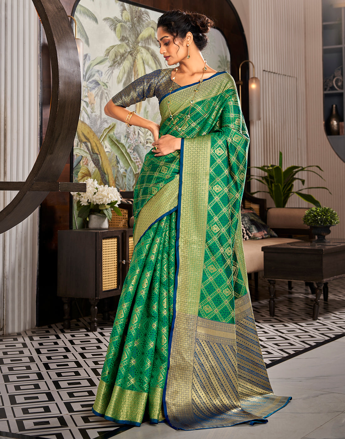 Green Weaving Silk Bandhani Saree