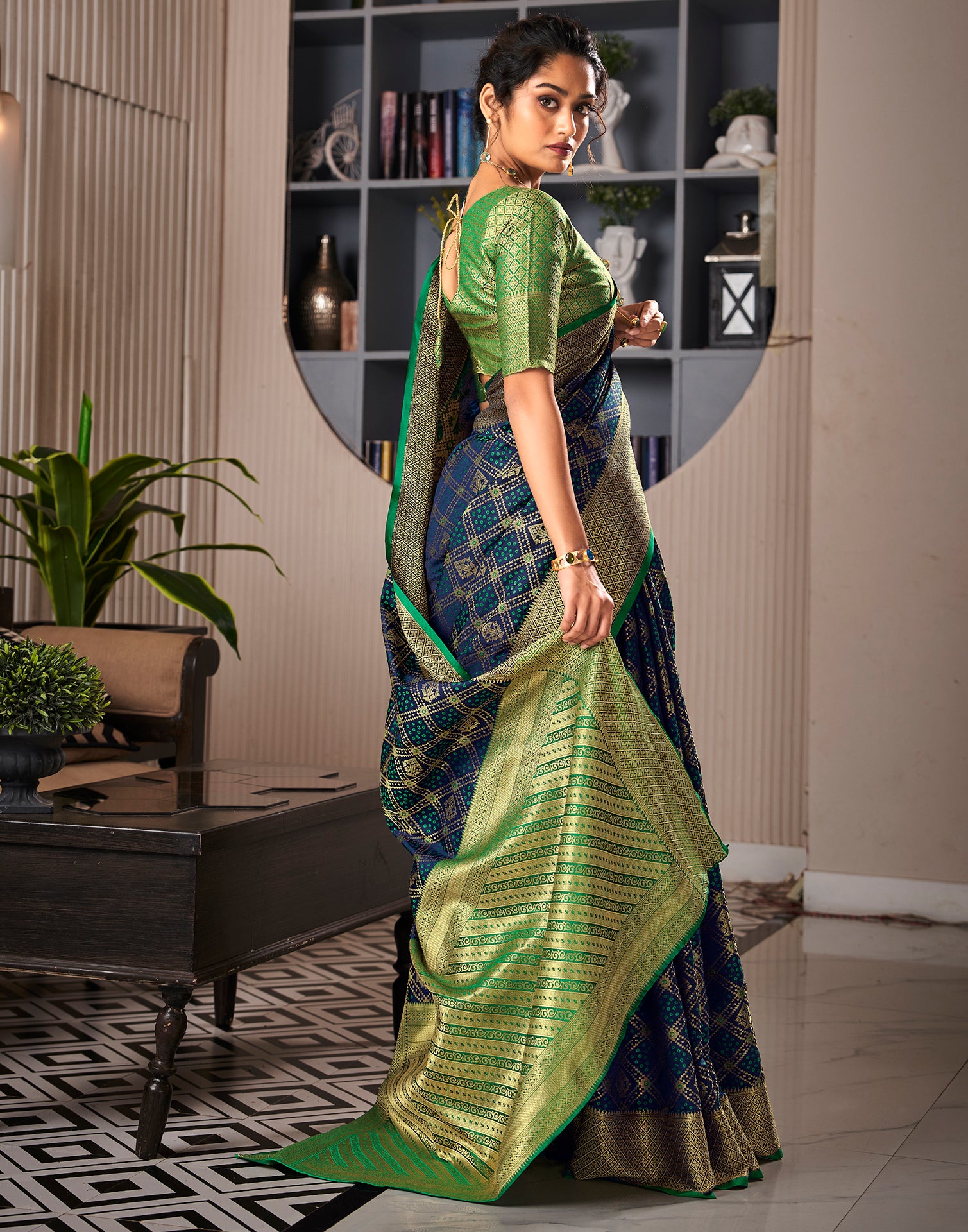 Gajji Gharchola Ambadal Design Bandhani Saree In Green Color – Sankalp The  Bandhej Shoppe