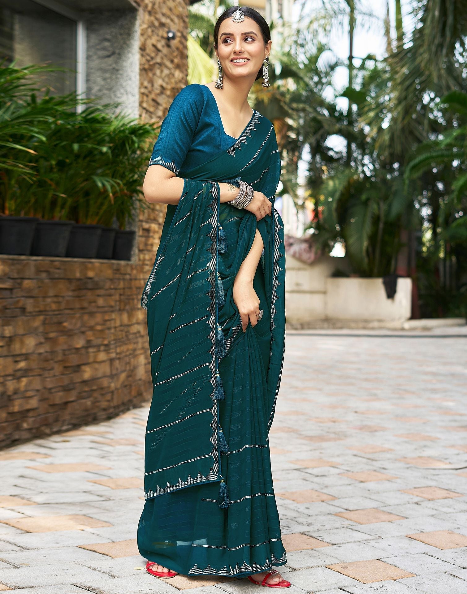 Plain Georgette Saree With Beautiful Border Work