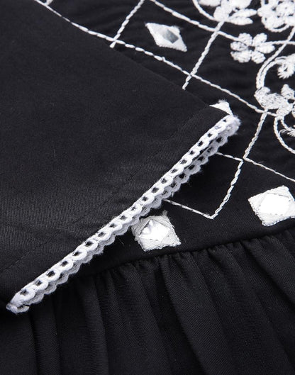 Black Embroidery Top | Leemboodi