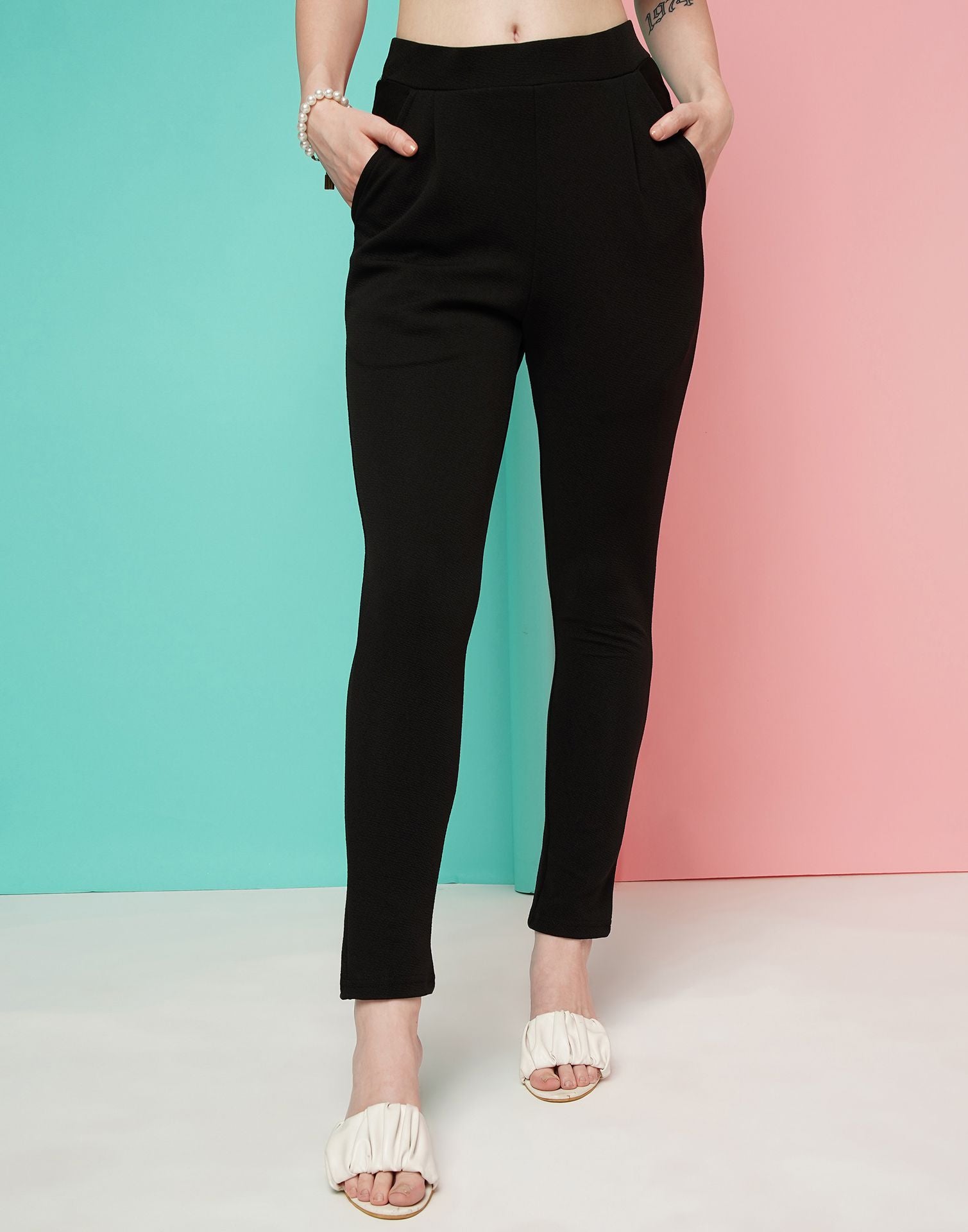 Slim fit: leggings with pintuck seams - black | s.Oliver
