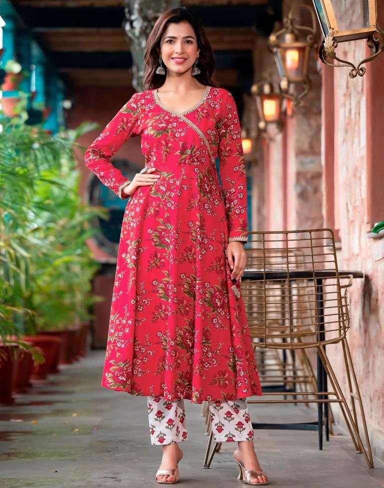 Buy online Red Rayon Straight Kurti from Kurta Kurtis for Women by  Highlight Fashion Export for ₹449 at 78% off | 2024 Limeroad.com