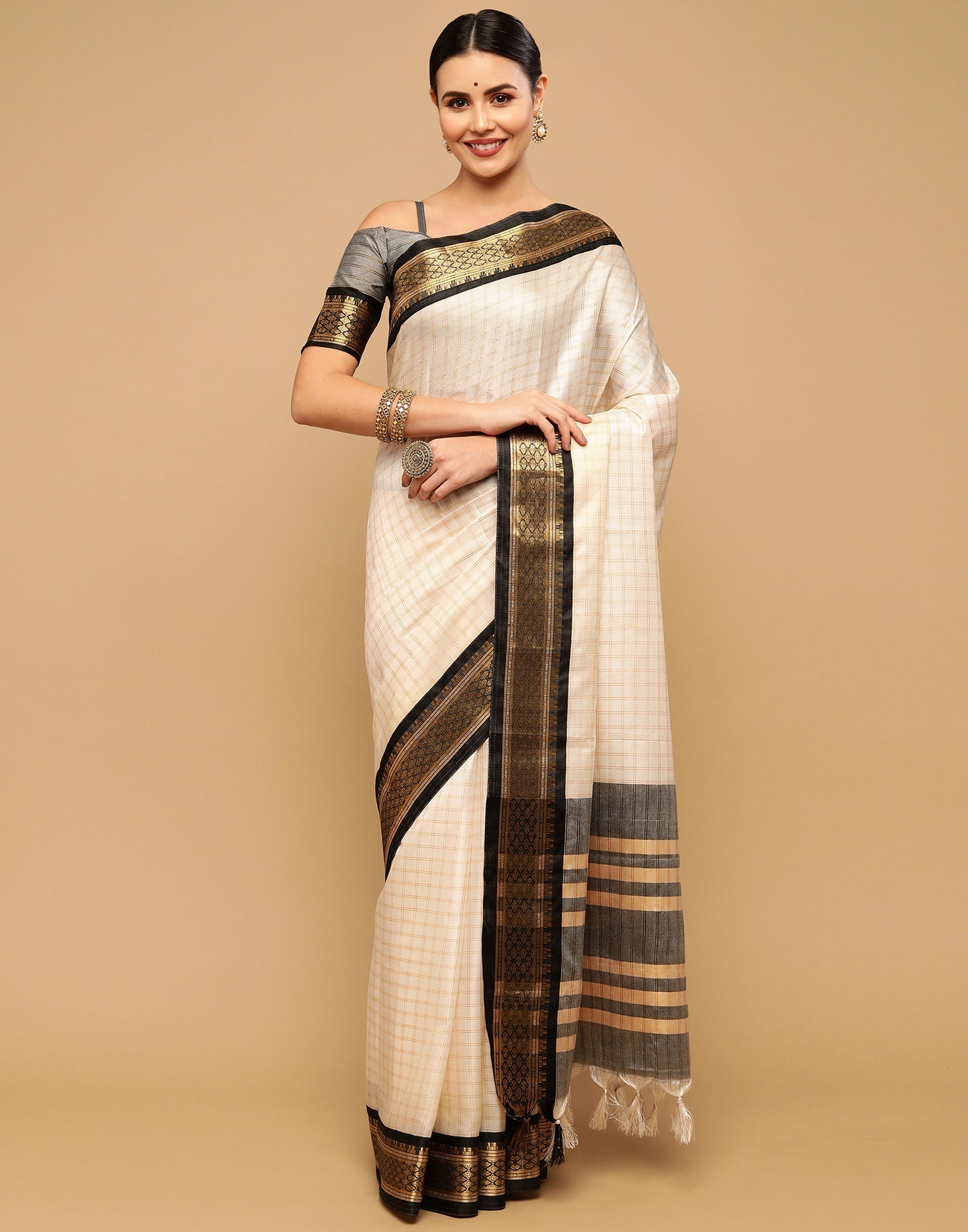 Black and White Polka Dots Digital Printed Crepe Silk Saree: Top Pick –  Ethnos