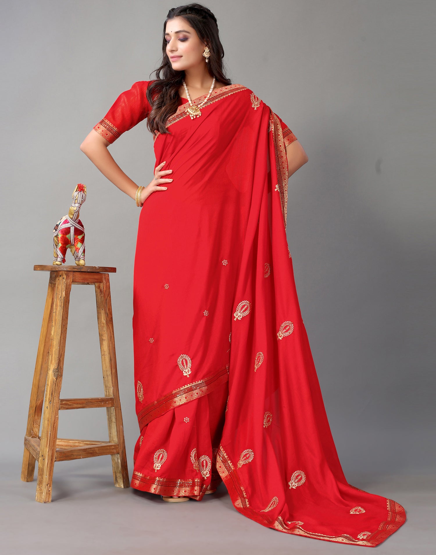Red Embroidery Saree | Leemboodi