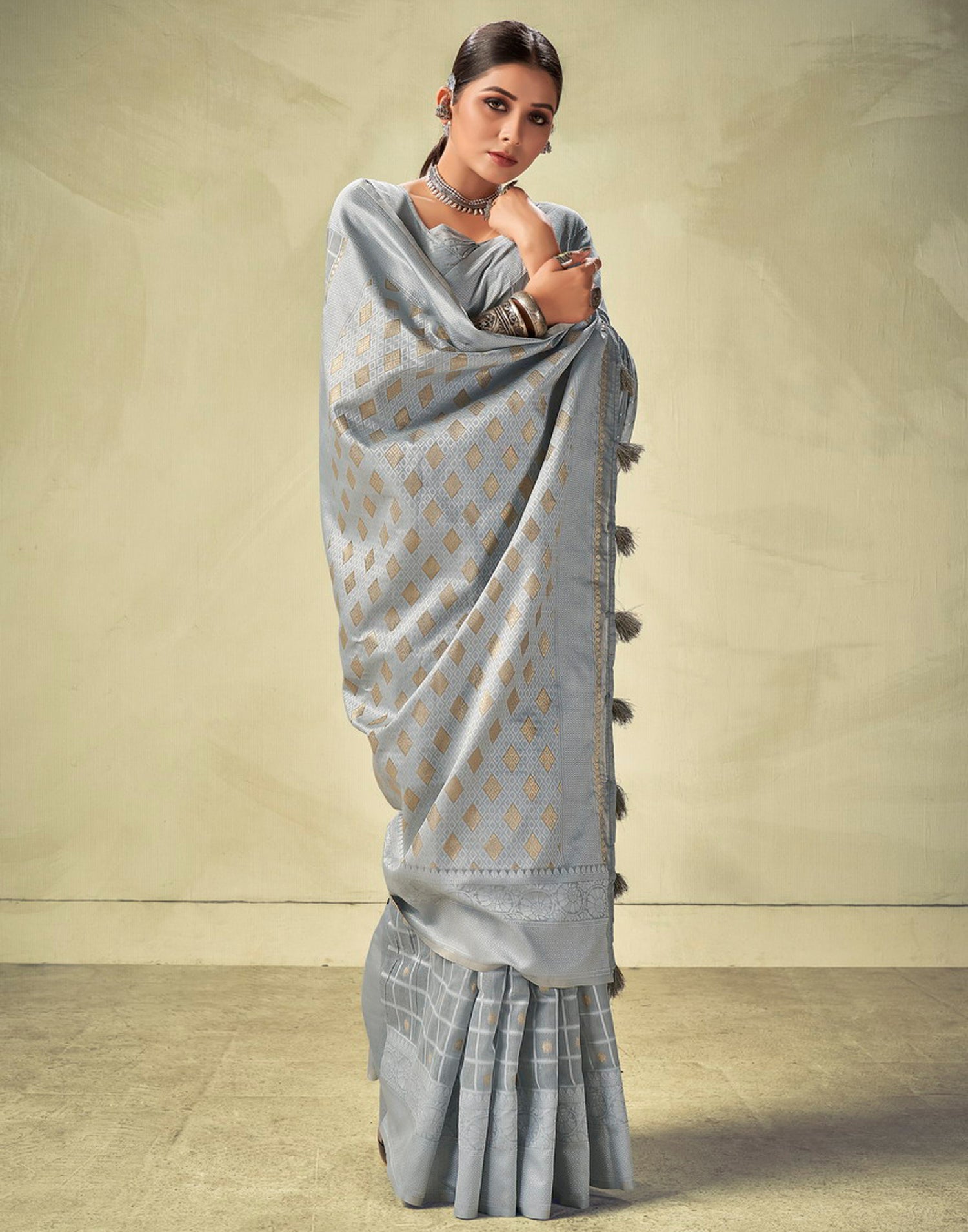 Grey Geometric Cotton Woven Saree | Leemboodi