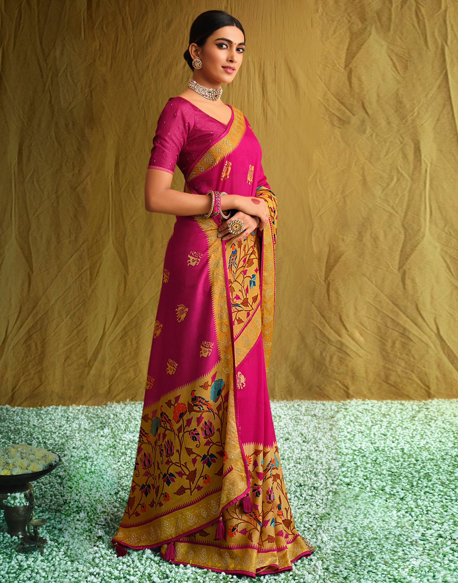 Hot Pink Handloom Silk Weaving Traditional Saree on Sale, Upto 45% OFF -