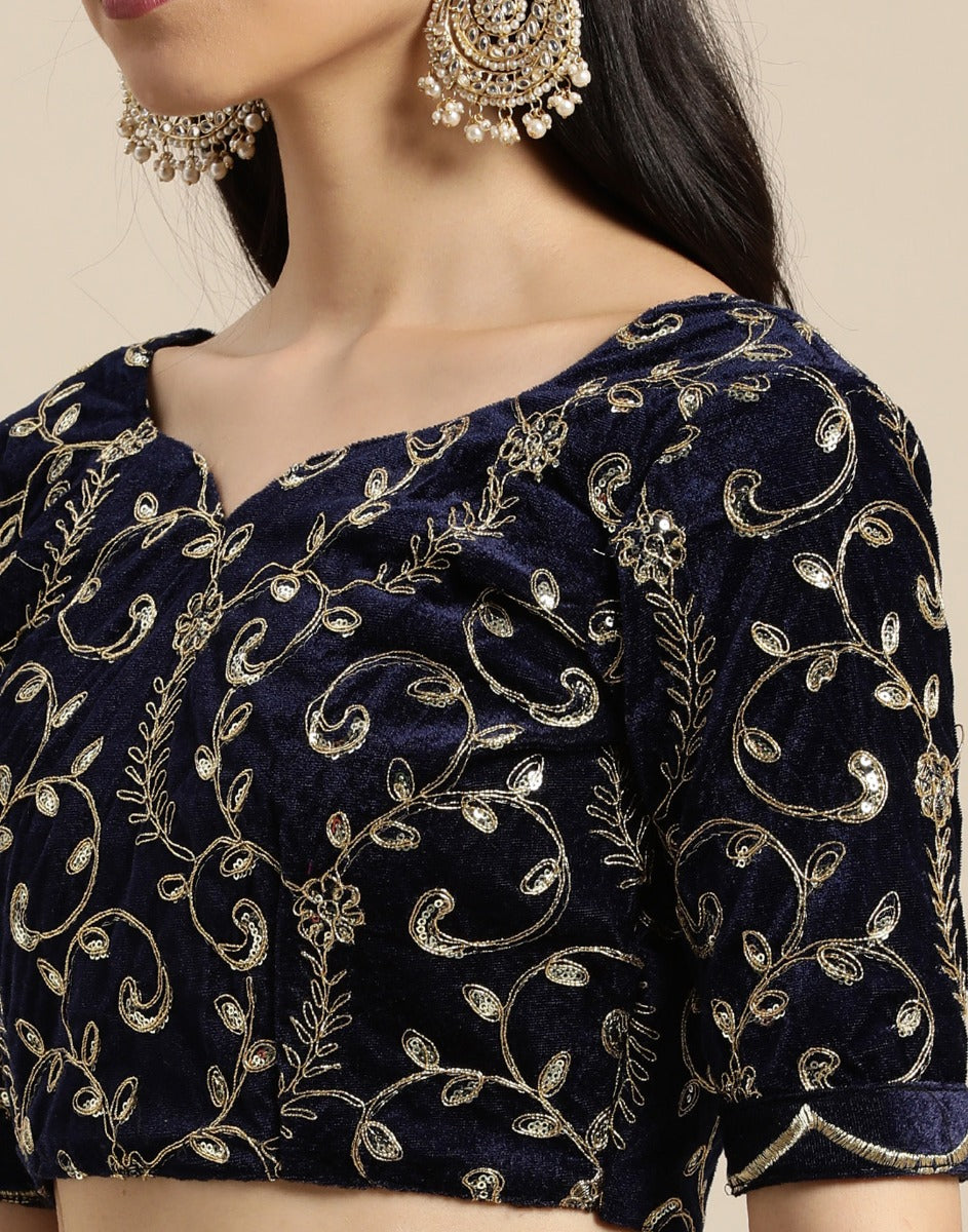 Add A Royal Touch To Your Sarees With Velvet Blouses! | Velvet blouse  pattern, Silk saree blouse designs, Saree blouse designs