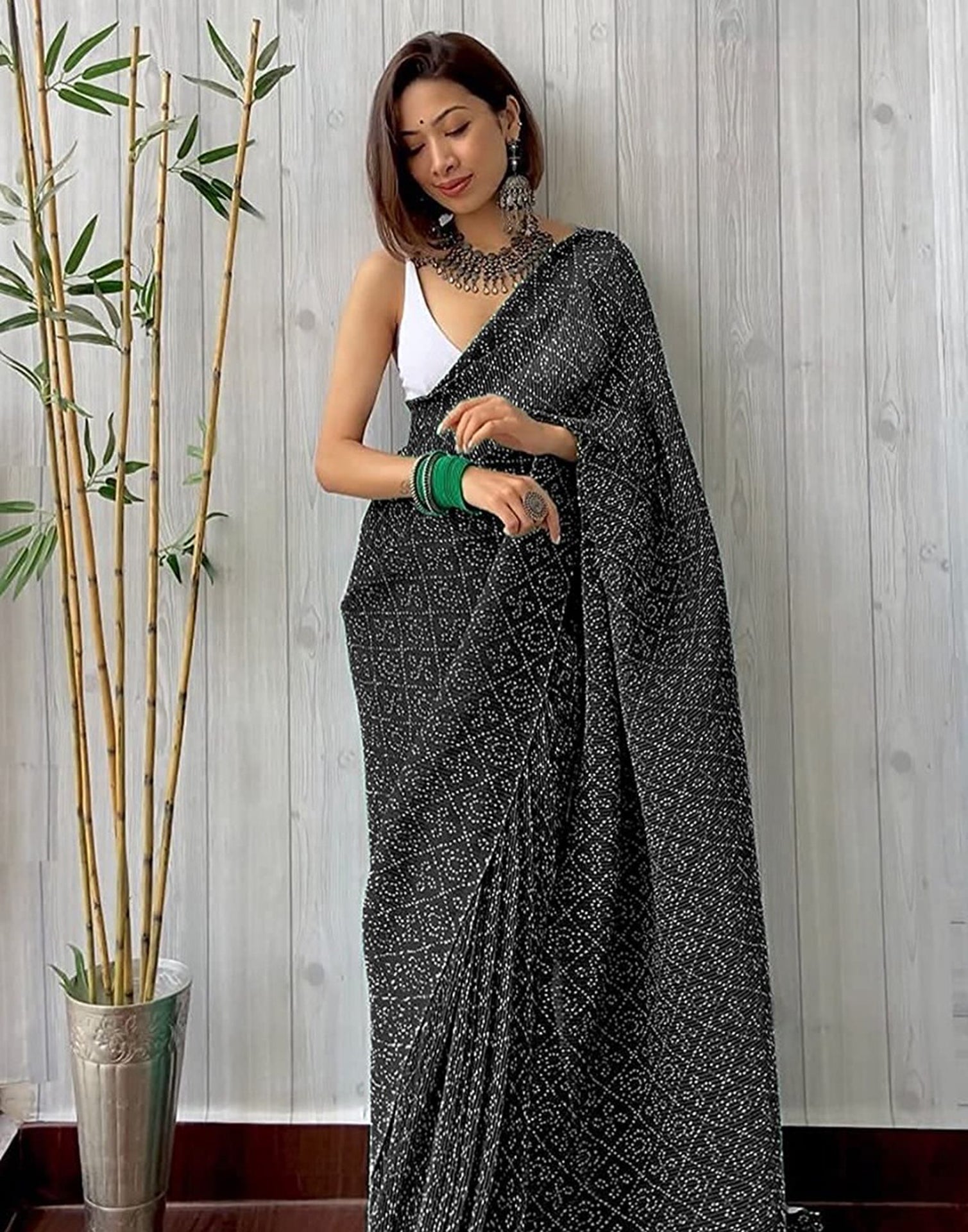 Black Color Georgette Material Traditional Bandhani Saree – Sankalp The  Bandhej Shoppe