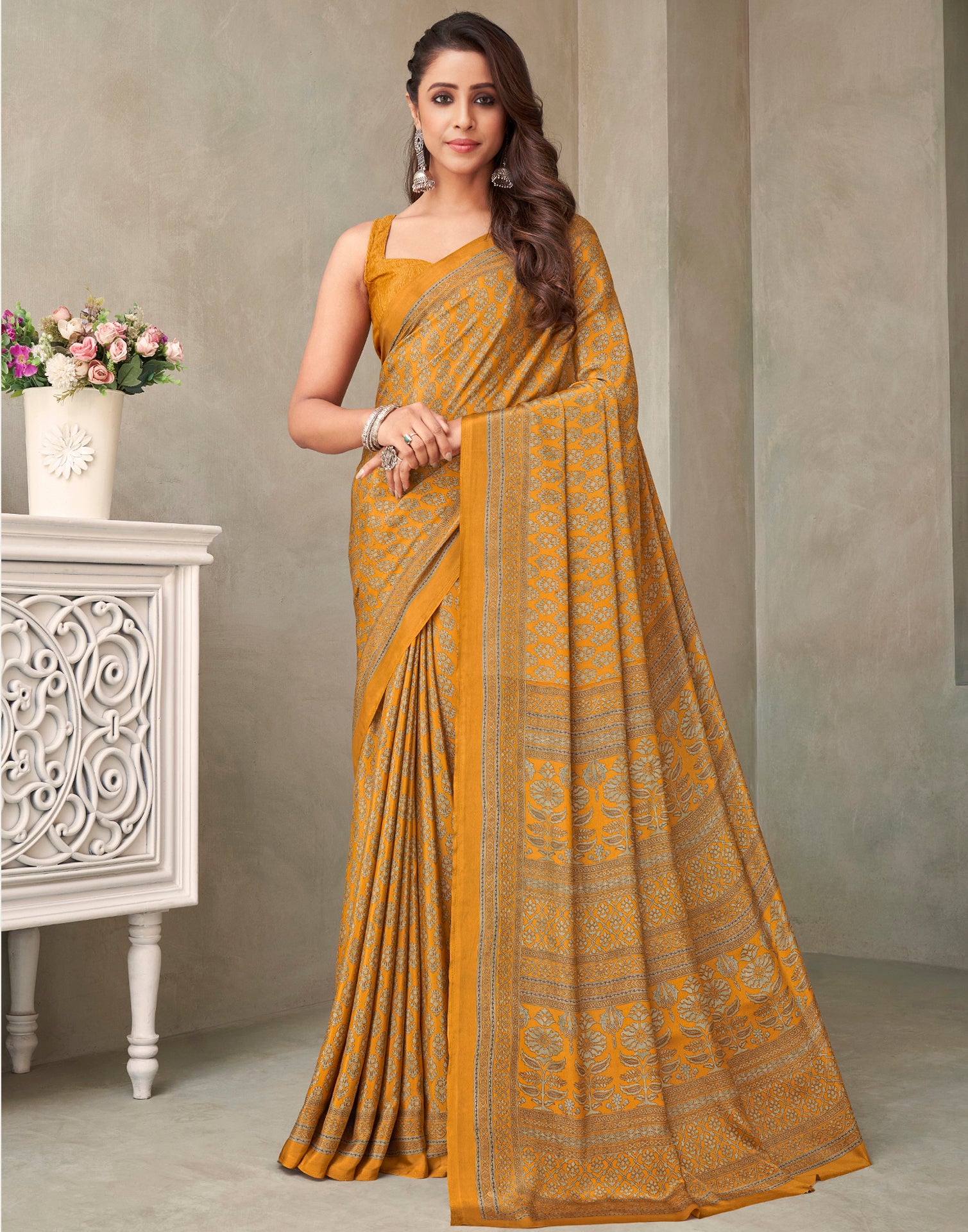 Smart Yellow Banarasi Silk Saree With Fairytale Blouse Piece –  LajreeDesigner