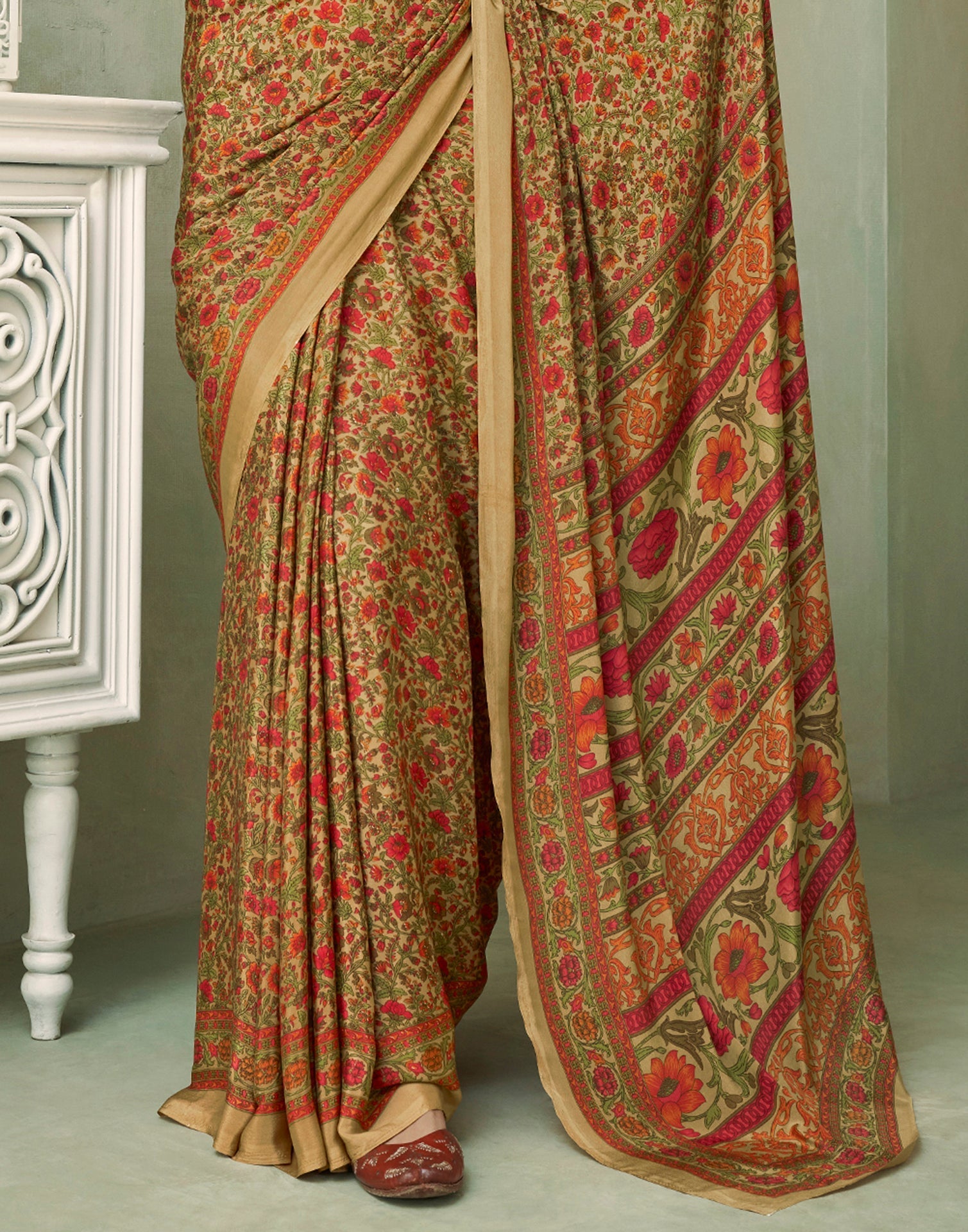 sr New Linen Concept With Kasab Border saree