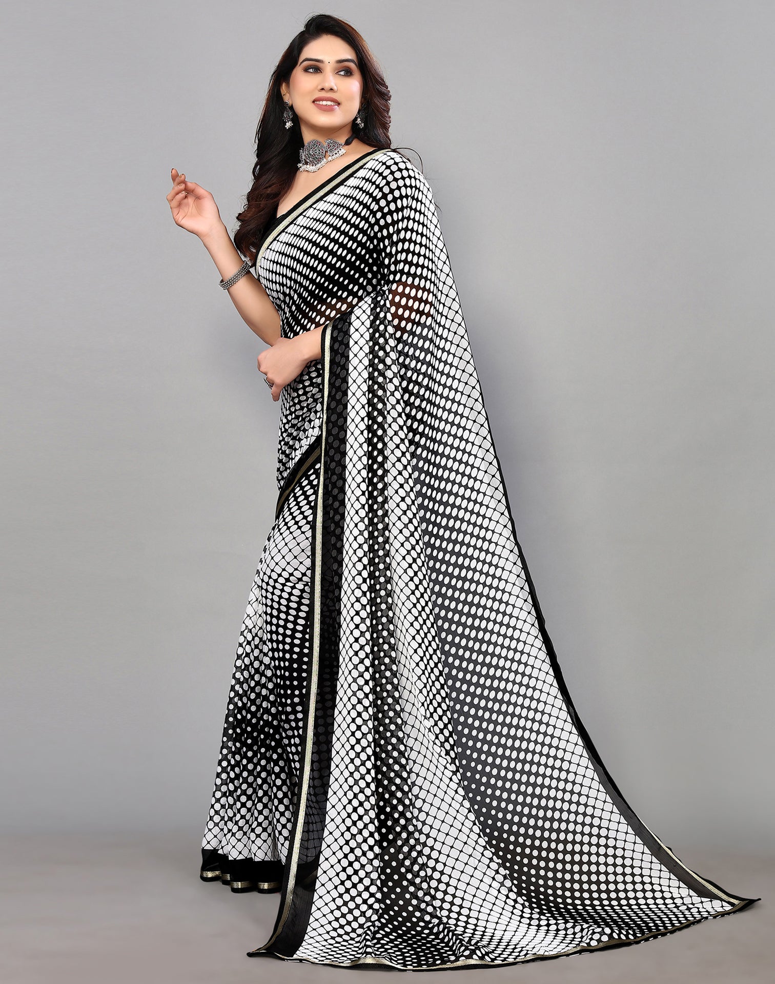 Buy Black Sarees for Women by Saree mall Online | Ajio.com