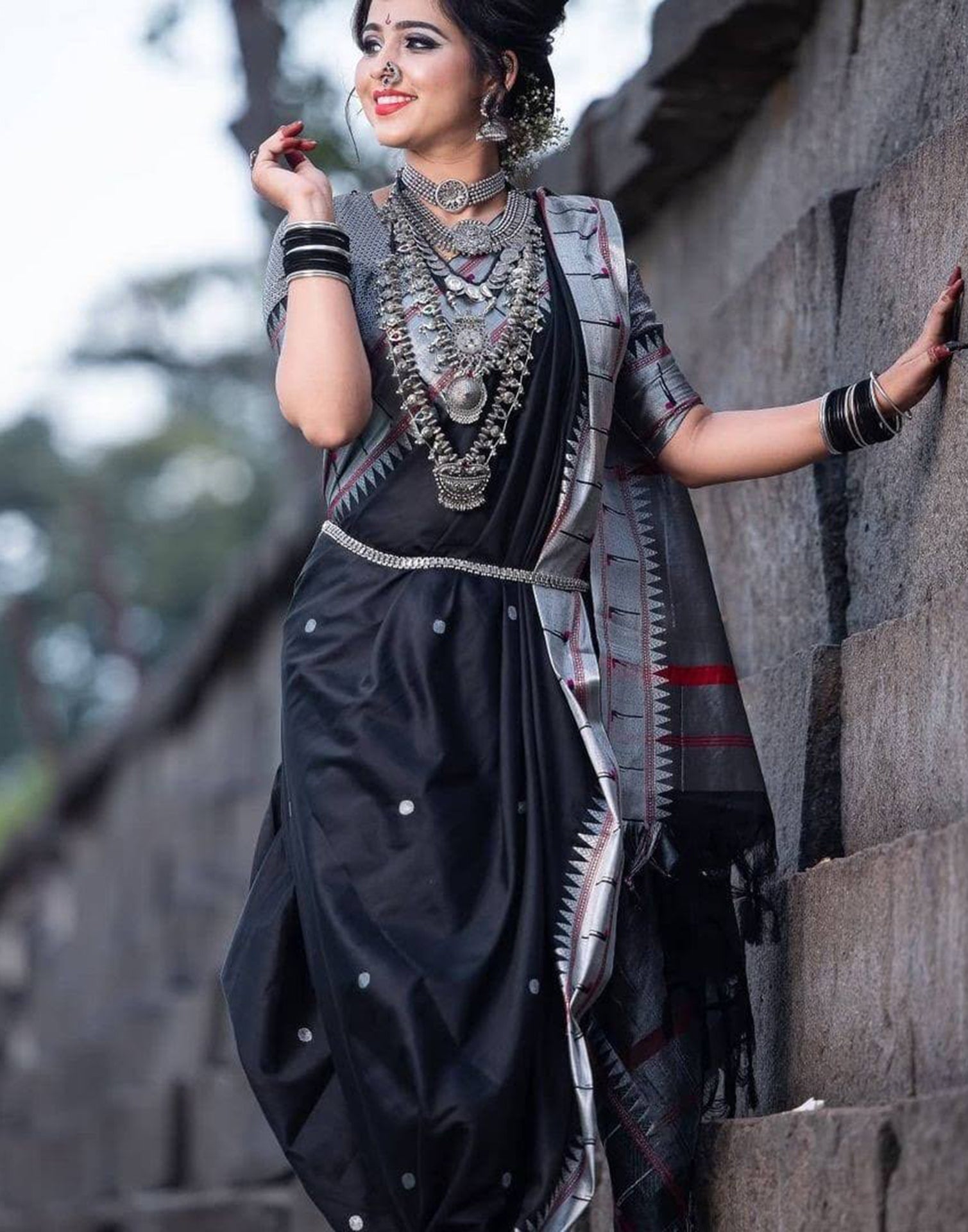 Nauvari saree deals and jewellery