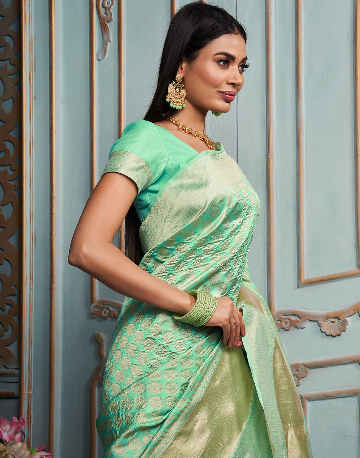 Photo of South Indian bridal look in green saree gold jewellery