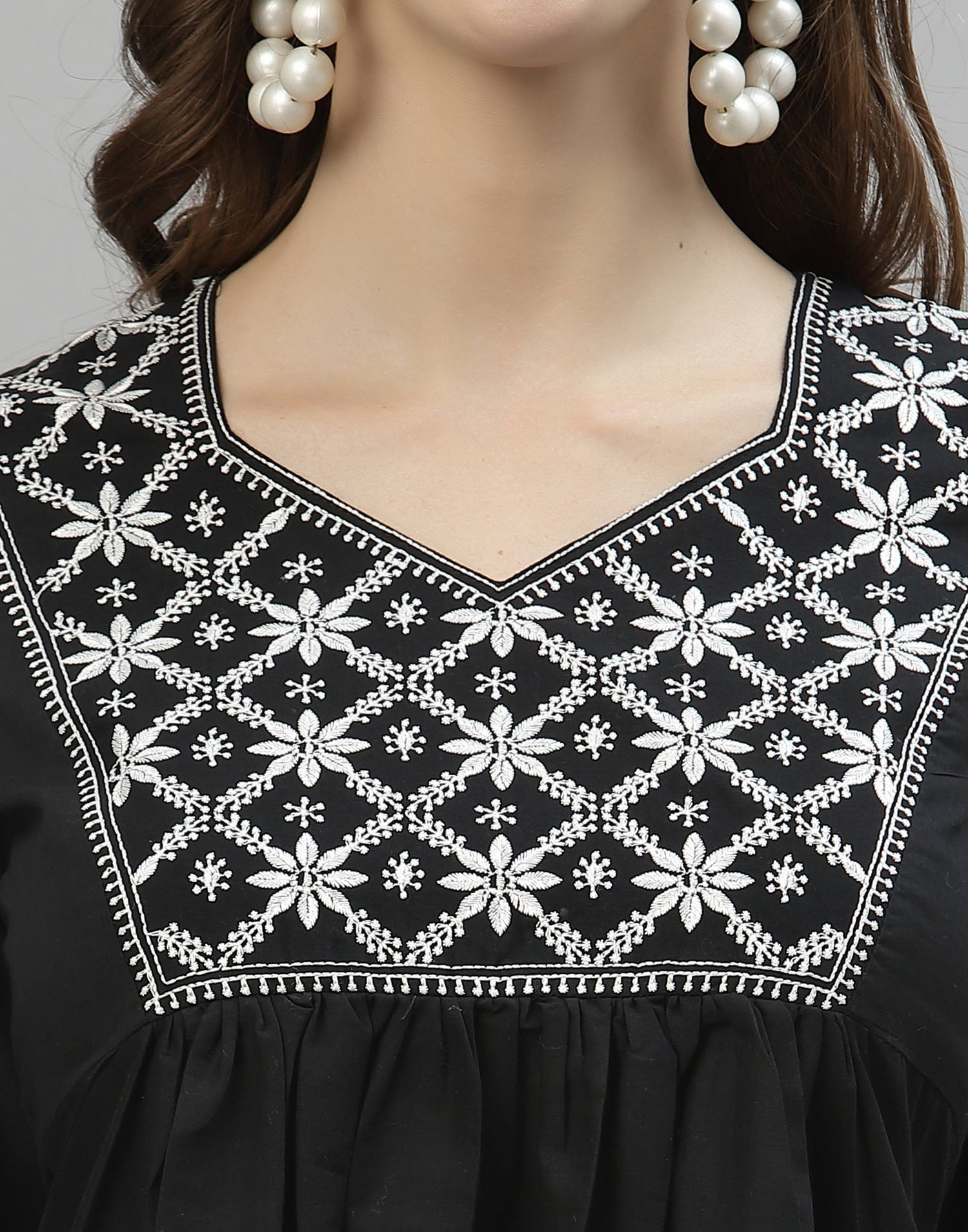 Black Embroidery Top – Leemboodi