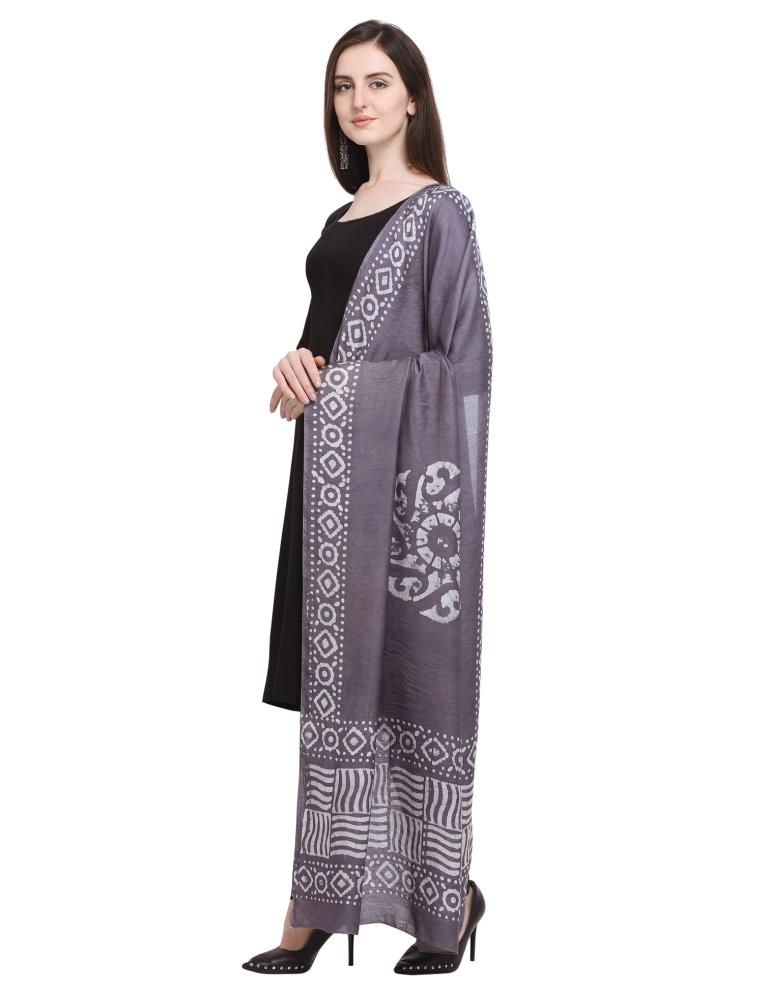 Glorious Grey Coloured Poly Cotton Batik Printed Dupatta | Leemboodi