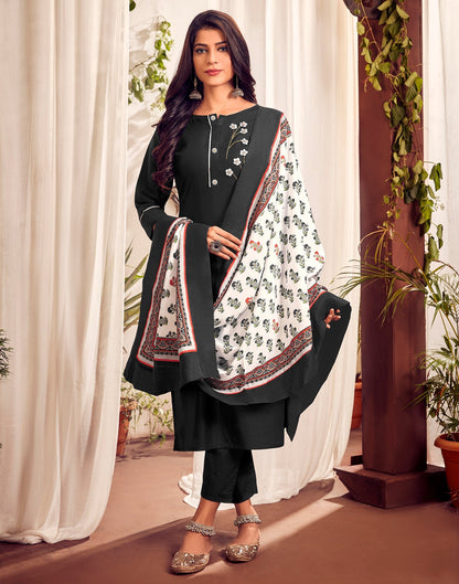 Black Kurti with Pant And Dupatta | Leemboodi